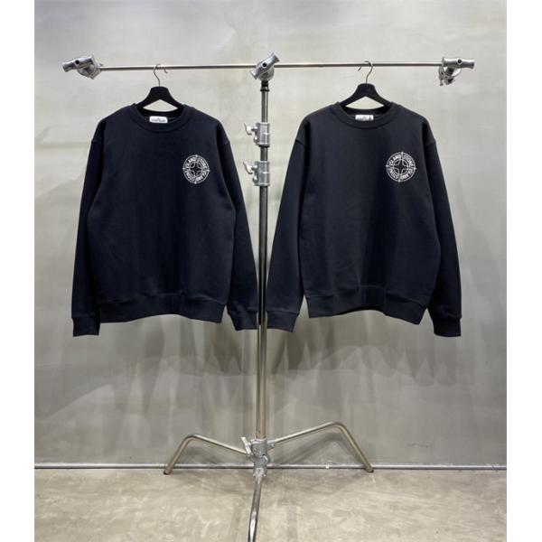 モノトーンで楽しむ休日コーデ STONE ISLAND ストーンアイランド コピー 長袖トレーナー コンパス柄バックプリント