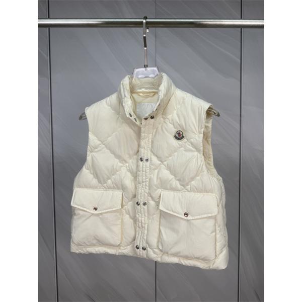 柔らかな淡色が魅力 MONCLER モンクレール コピー キルティングベスト 大きめポケット付き