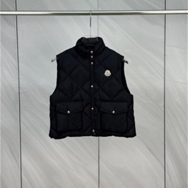 柔らかな淡色が魅力 MONCLER モンクレール コピー キルティングベスト 大きめポケット付き