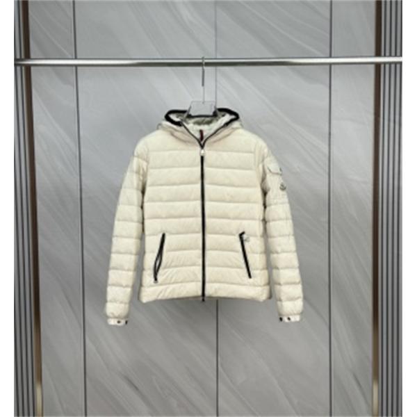 ホワイトが映える冬コーデ MONCLER モンクレール コピー フード付きダウンブルゾン 配色ジップ