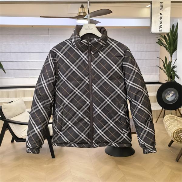ブラウンで魅せる英国風スタイル BURBERRY バーバリー コピー リバーシブルパファージャケット チェック柄
