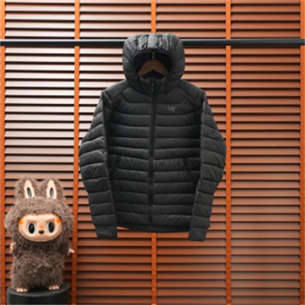 星空パープルが映える ARC'TERYX アークテリクス コピー フード付きダウンブルゾン 細幅キルティング