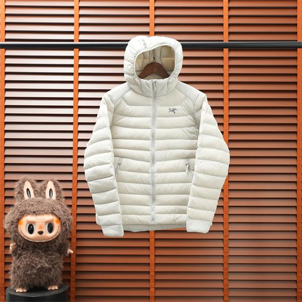 星空パープルが映える ARC'TERYX アークテリクス コピー フード付きダウンブルゾン 細幅キルティング