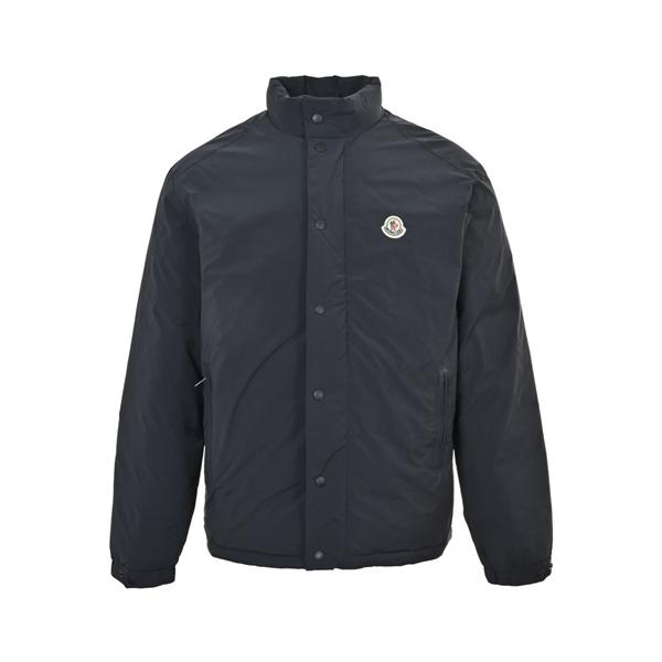 シンプルなネイビー MONCLER モンクレール コピー スタンドカラージャケット 胸ロゴ付き秋冬アウター