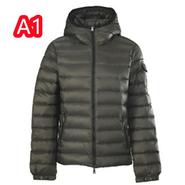 秋冬の落ち着いた3色 MONCLER モンクレール コピー ダウンジャケット フード付き袖ロゴ