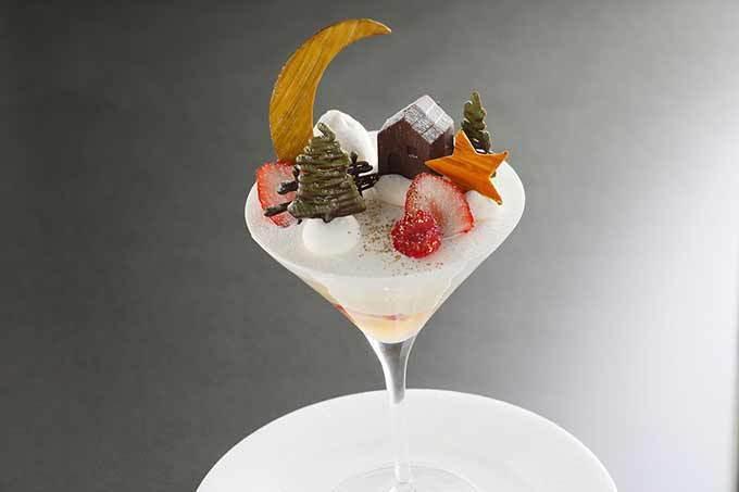 「アンリ・シャルパンティエ」の特別なクリスマスデセール - 青く燃え上がるクリスマスケーキなど3種 コピー