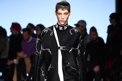 マルセロ・ブロン カウンティ・オブ・ミラン 17年秋冬コレクション、自由と束縛に揺らぐルネサンス  