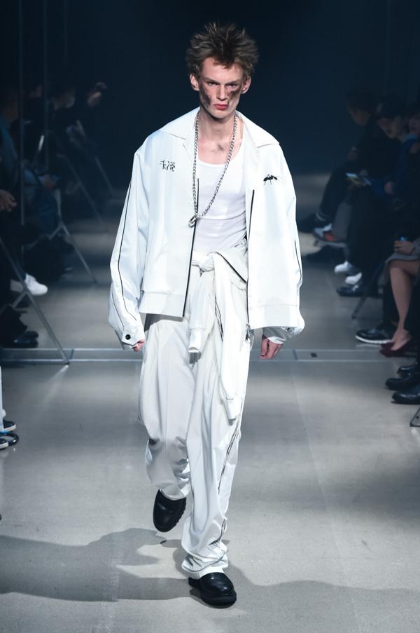 ミューズ 2018年春夏コレクション - 退廃的なムードの中に見る“強い”反骨精神 コピー ミューズ 2018年春夏コレクション - 退廃的なムードの中に見る“強い”反骨精神 コピー