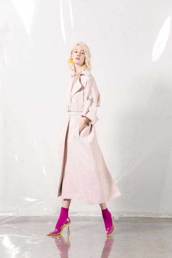 アウラ2018年春夏コレクション - 洋服を切り貼りしてリズミカルな華やぎ服に コピー アウラ2018年春夏コレクション - 洋服を切り貼りしてリズミカルな華やぎ服に コピー