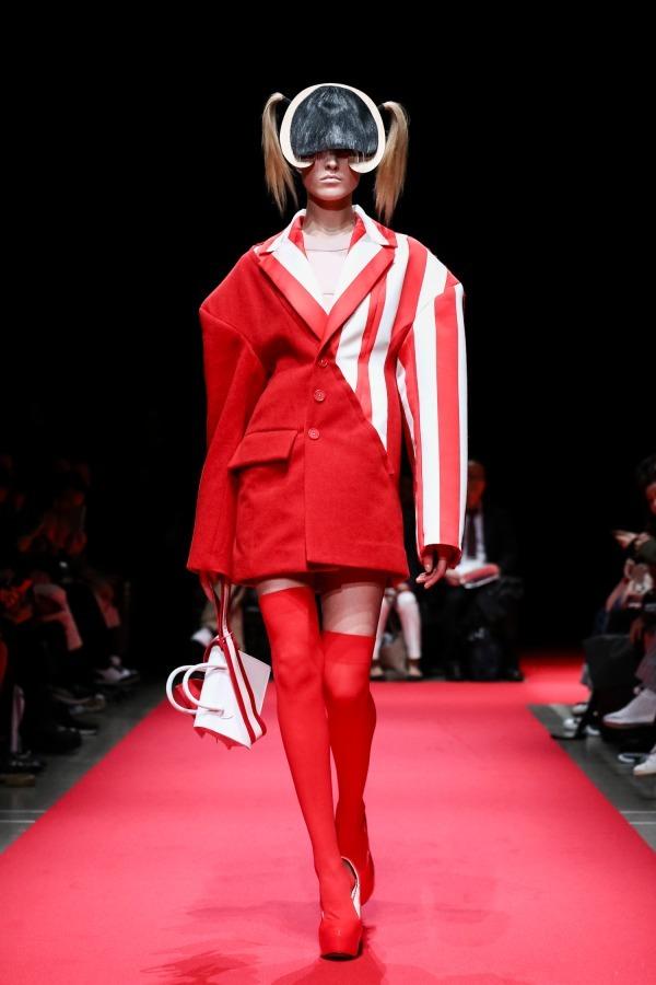 リョウタムラカミ 2018-19年秋冬コレクション - 大阪のおばちゃん×ガーリーの楽しい着こなし コピー リョウタムラカミ 2018-19年秋冬コレクション - 大阪のおばちゃん×ガーリーの楽しい着こなし コピー