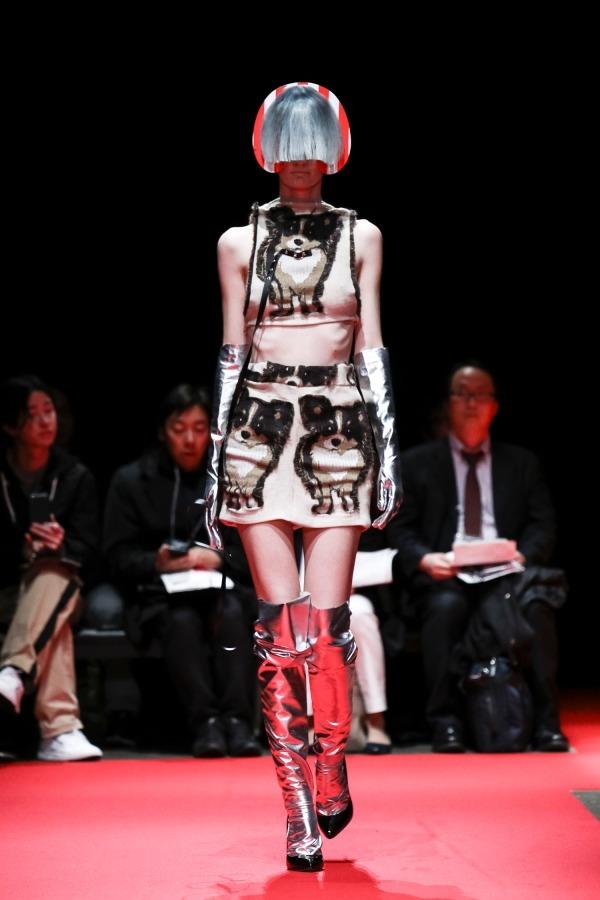 リョウタムラカミ 2018-19年秋冬コレクション - 大阪のおばちゃん×ガーリーの楽しい着こなし コピー リョウタムラカミ 2018-19年秋冬コレクション - 大阪のおばちゃん×ガーリーの楽しい着こなし コピー
