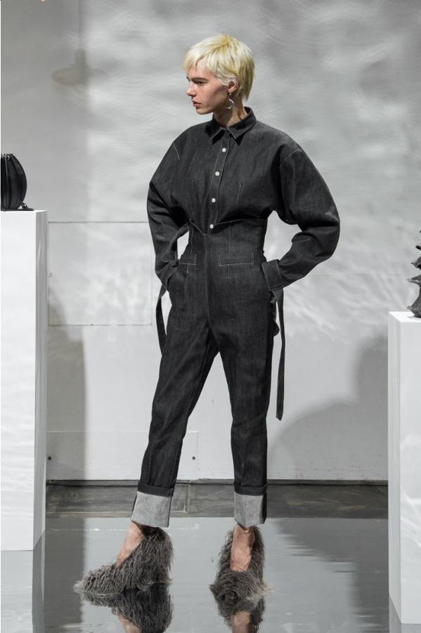 ヨウヘイ オオノ 2018-19年秋冬コレクション - 空間に溶け込む“プロダクト”としての服 コピー ヨウヘイ オオノ 2018-19年秋冬コレクション - 空間に溶け込む“プロダクト”としての服 コピー