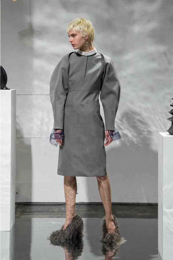 ヨウヘイ オオノ 2018-19年秋冬コレクション - 空間に溶け込む“プロダクト”としての服 コピー ヨウヘイ オオノ 2018-19年秋冬コレクション - 空間に溶け込む“プロダクト”としての服 コピー