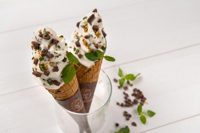 マックス ブレナー「ホワイトチョコミントソフトクリーム」ホワイトチョコ×ミントの夏限定アイス コピー