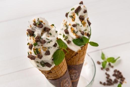 マックス ブレナー「ホワイトチョコミントソフトクリーム」ホワイトチョコ×ミントの夏限定アイス 