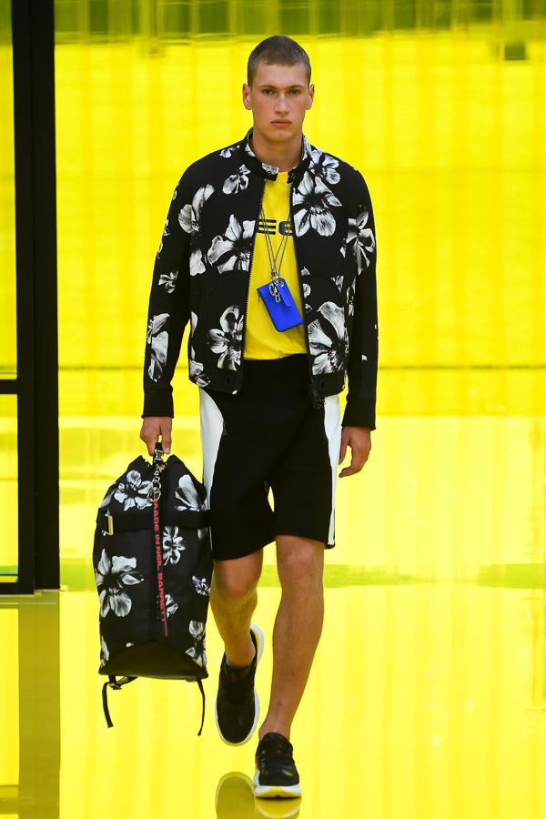 ニール バレット 2019年春夏コレクション - 尽きることなきユニーフォームウエアへの探求心 コピー ニール バレット 2019年春夏コレクション - 尽きることなきユニーフォームウエアへの探求心 コピー