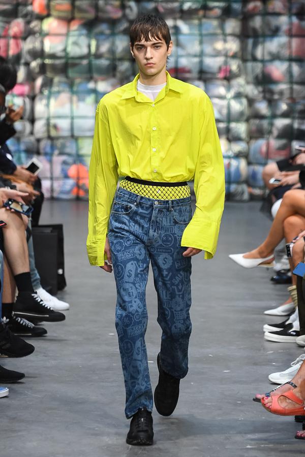 コモン スウェーデン 2019年春夏コレクション - ものの溢れる現代で、服の大儀を探して コピー コモン スウェーデン 2019年春夏コレクション - ものの溢れる現代で、服の大儀を探して コピー