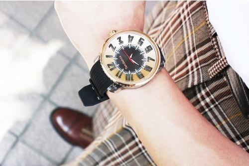 時計ブランド「テンデンス」7色に光る「フラッシュ」新作、代官山の期間限定ストアで先行発売 