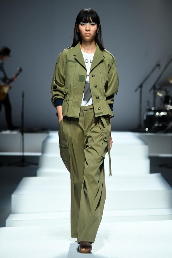 ミドラ 2019年春夏コレクション - “忘れな草”香る日常/非日常のドレス コピー ミドラ 2019年春夏コレクション - “忘れな草”香る日常/非日常のドレス コピー