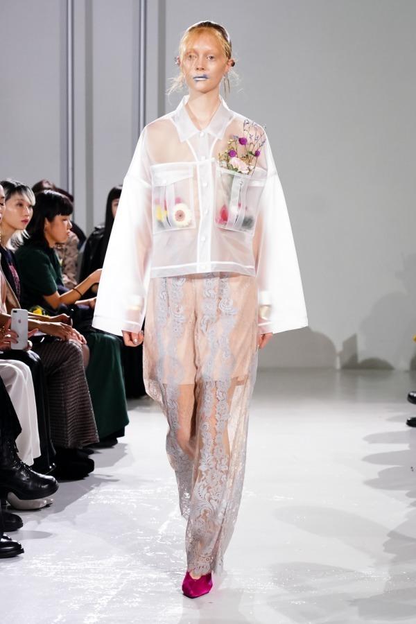 ミューラル 2019年春夏コレクション - クリムト《接吻》の艶やかさとレースの絵画的表現 コピー ミューラル 2019年春夏コレクション - クリムト《接吻》の艶やかさとレースの絵画的表現 コピー