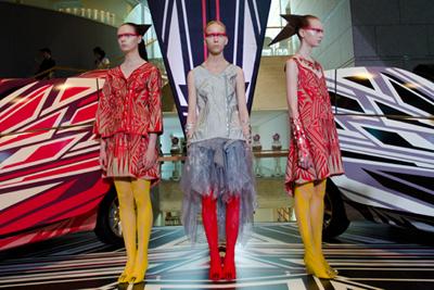 ソマルタが車をデザイン、「Future Beauty 日本ファッションの未来性」展で特別展示 