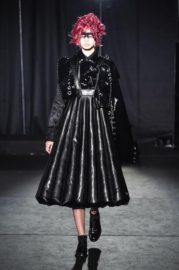 ノワール ケイ ニノミヤ 2019-20年秋冬コレクション - 相反するものの対峙が生む女性らしさ コピー ノワール ケイ ニノミヤ 2019-20年秋冬コレクション - 相反するものの対峙が生む女性らしさ コピー