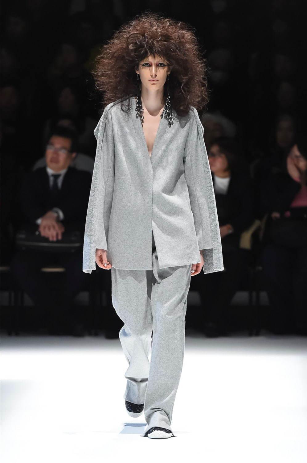 ヒロコ コシノ 2019年秋冬コレクション - 一瞬を逃さない、全てがクロスするミュージアム コピー ヒロコ コシノ 2019年秋冬コレクション - 一瞬を逃さない、全てがクロスするミュージアム コピー
