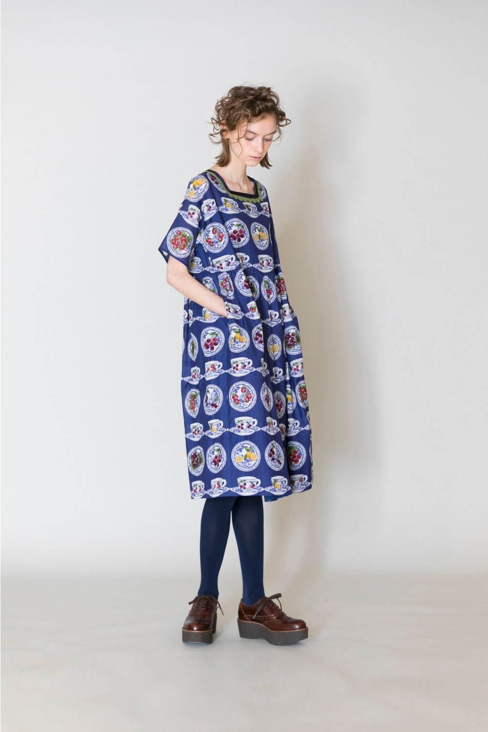 ジェーンマープルドンルサロン"フルーツ"を描いた磁器のティーカップ柄ドレス＆スカート コピー