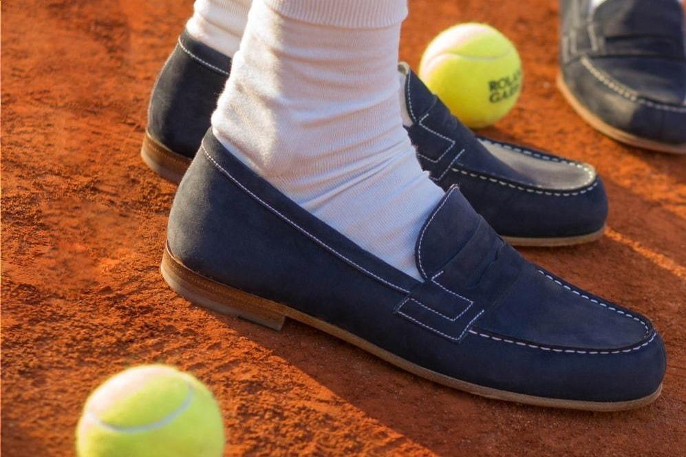 ジェイエムウエストン×全仏オープンテニス「ローラン・ギャロス」空/赤土/白線カラーのローファー 