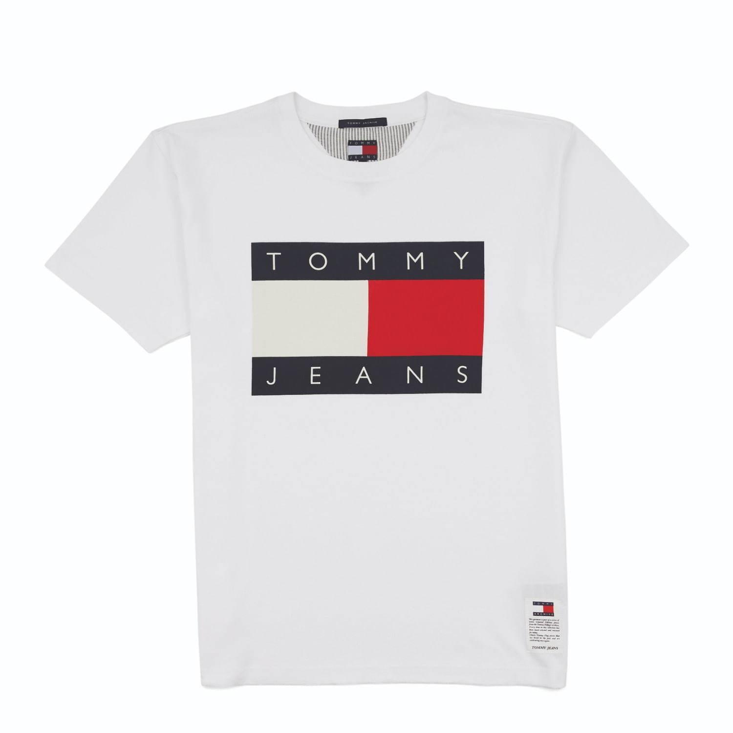 トミー ジーンズ、過去の名作Tシャツやスウェットを復刻 - アイコニックなロゴをメインに コピー