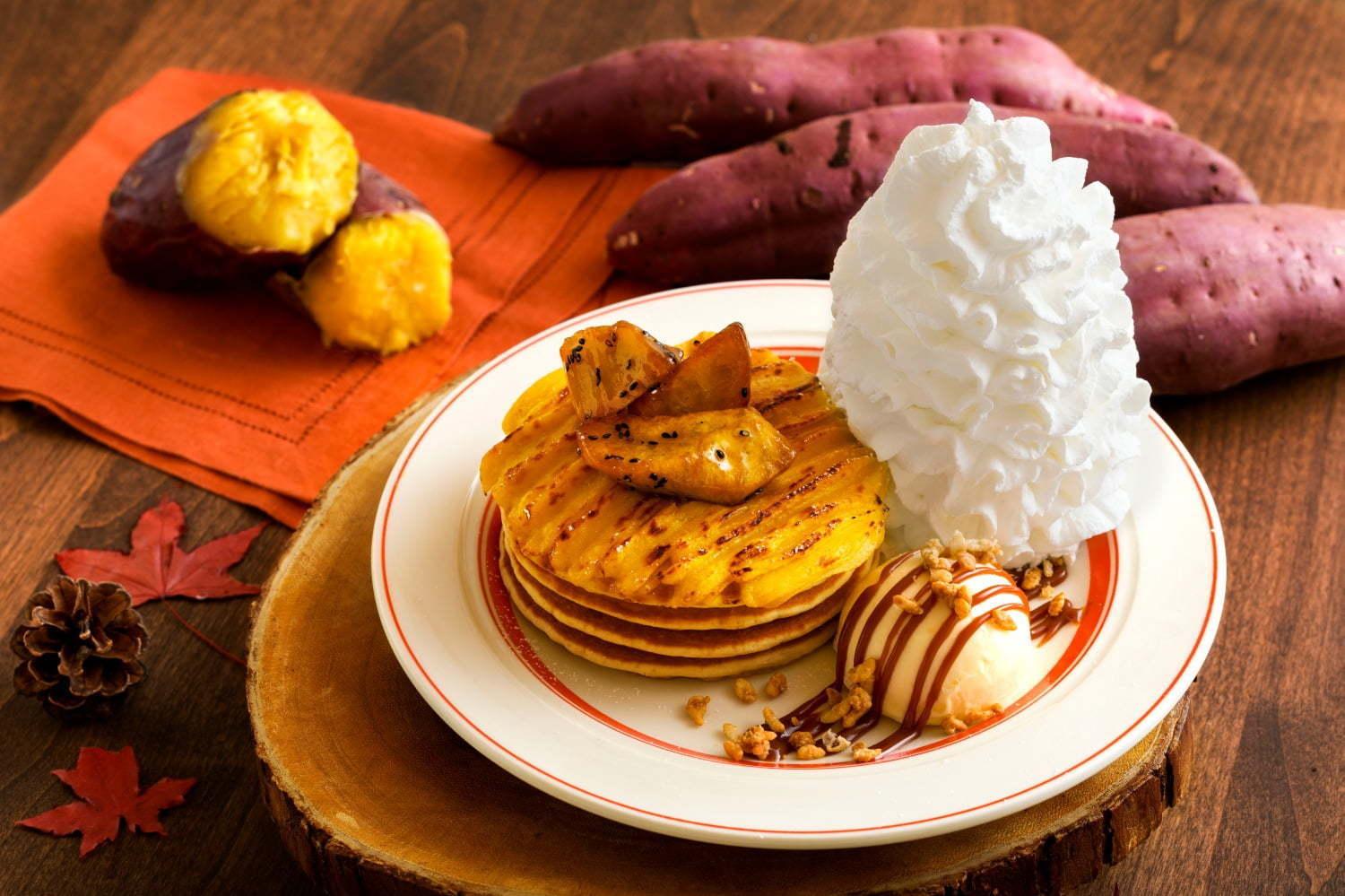 エッグスンシングス「スイートポテトパンケーキ」甘い安納芋のペースト＆大学芋のトッピング 