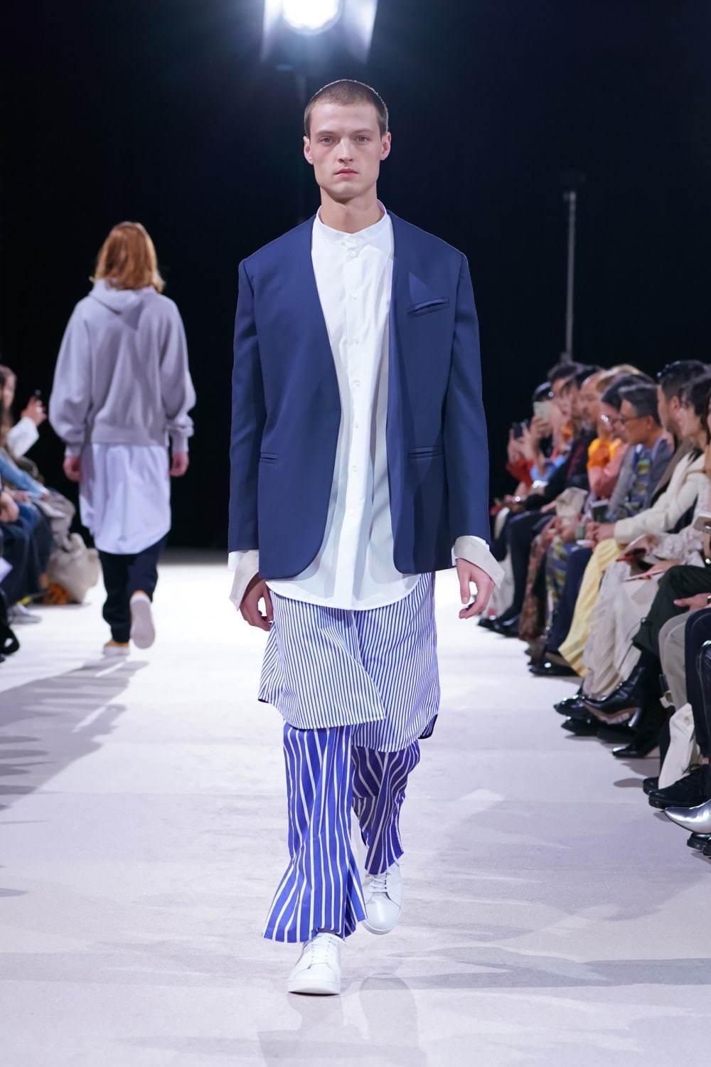 チノ 2020年春夏メンズコレクション - 大胆トリコロールカラーで遊ぶフレンチスタイル コピー チノ 2020年春夏メンズコレクション - 大胆トリコロールカラーで遊ぶフレンチスタイル コピー