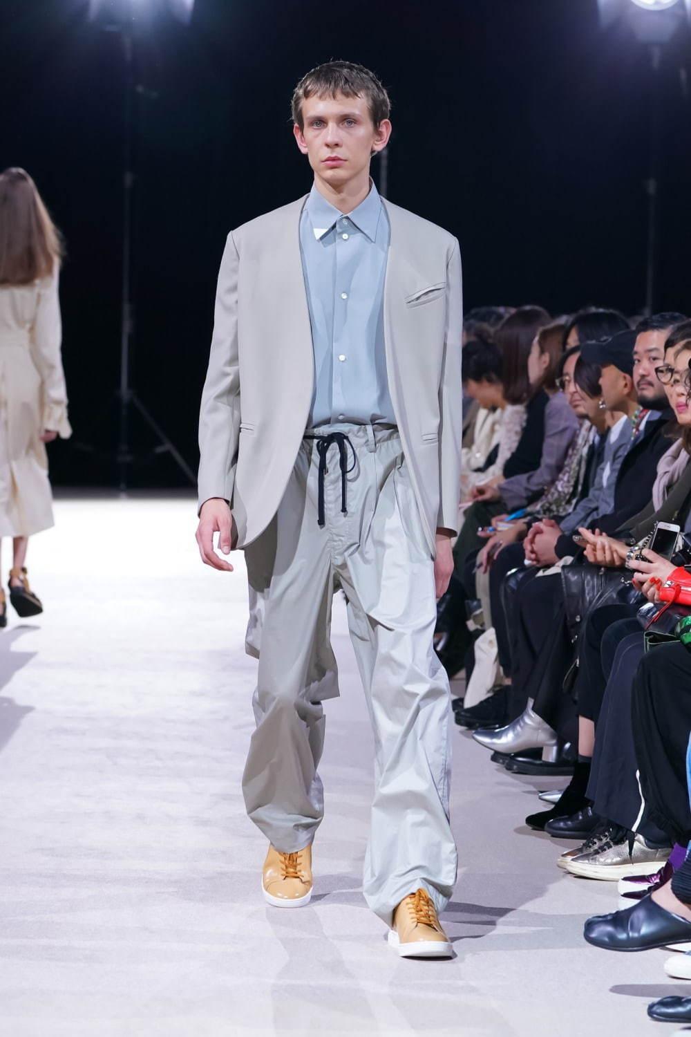 チノ 2020年春夏メンズコレクション - 大胆トリコロールカラーで遊ぶフレンチスタイル コピー チノ 2020年春夏メンズコレクション - 大胆トリコロールカラーで遊ぶフレンチスタイル コピー