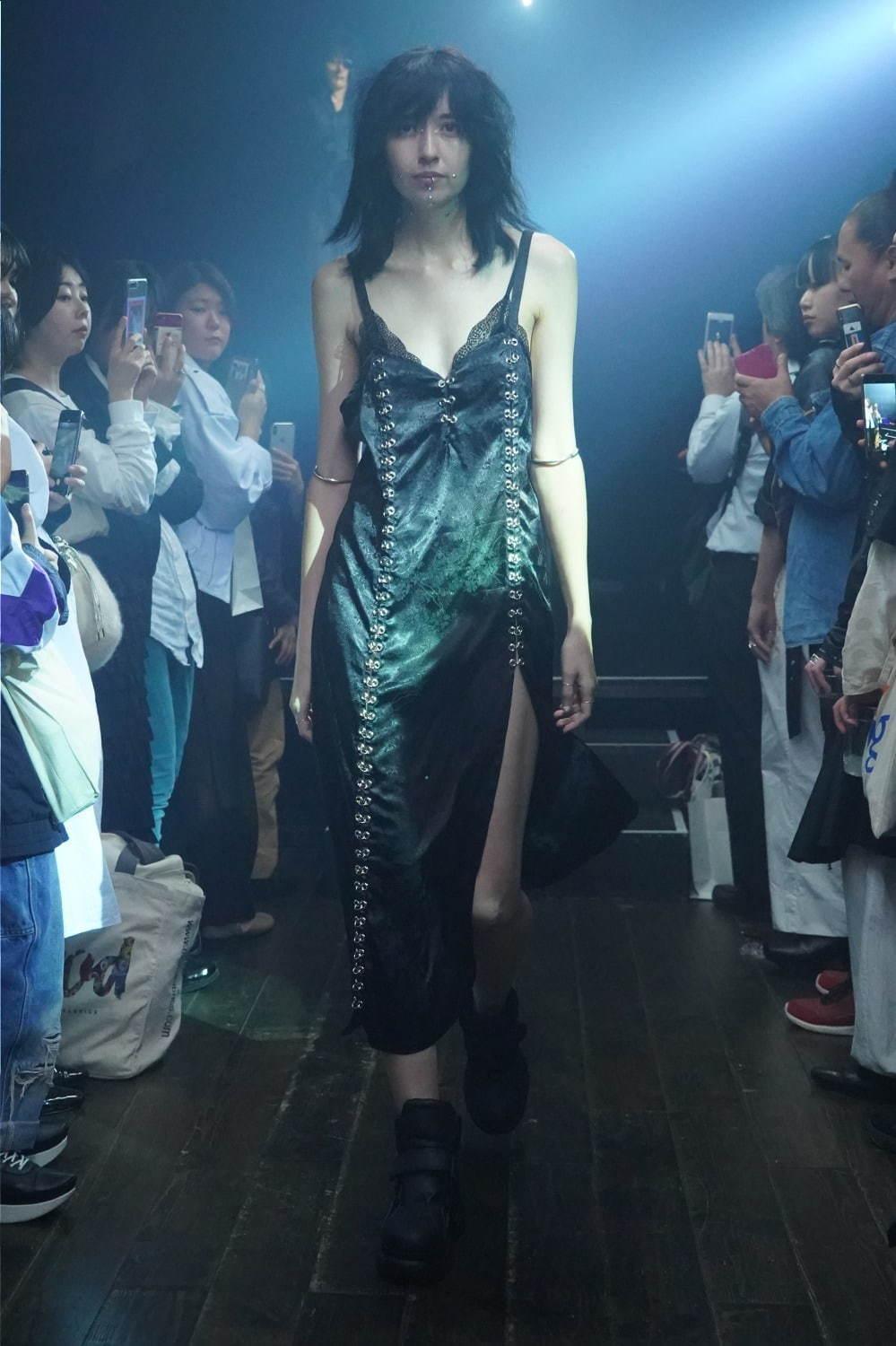イクミ 2020年春夏コレクション - この世に揺らめく“幽霊”ときもだめしを、コムアイとコラボ コピー イクミ 2020年春夏コレクション - この世に揺らめく“幽霊”ときもだめしを、コムアイとコラボ コピー