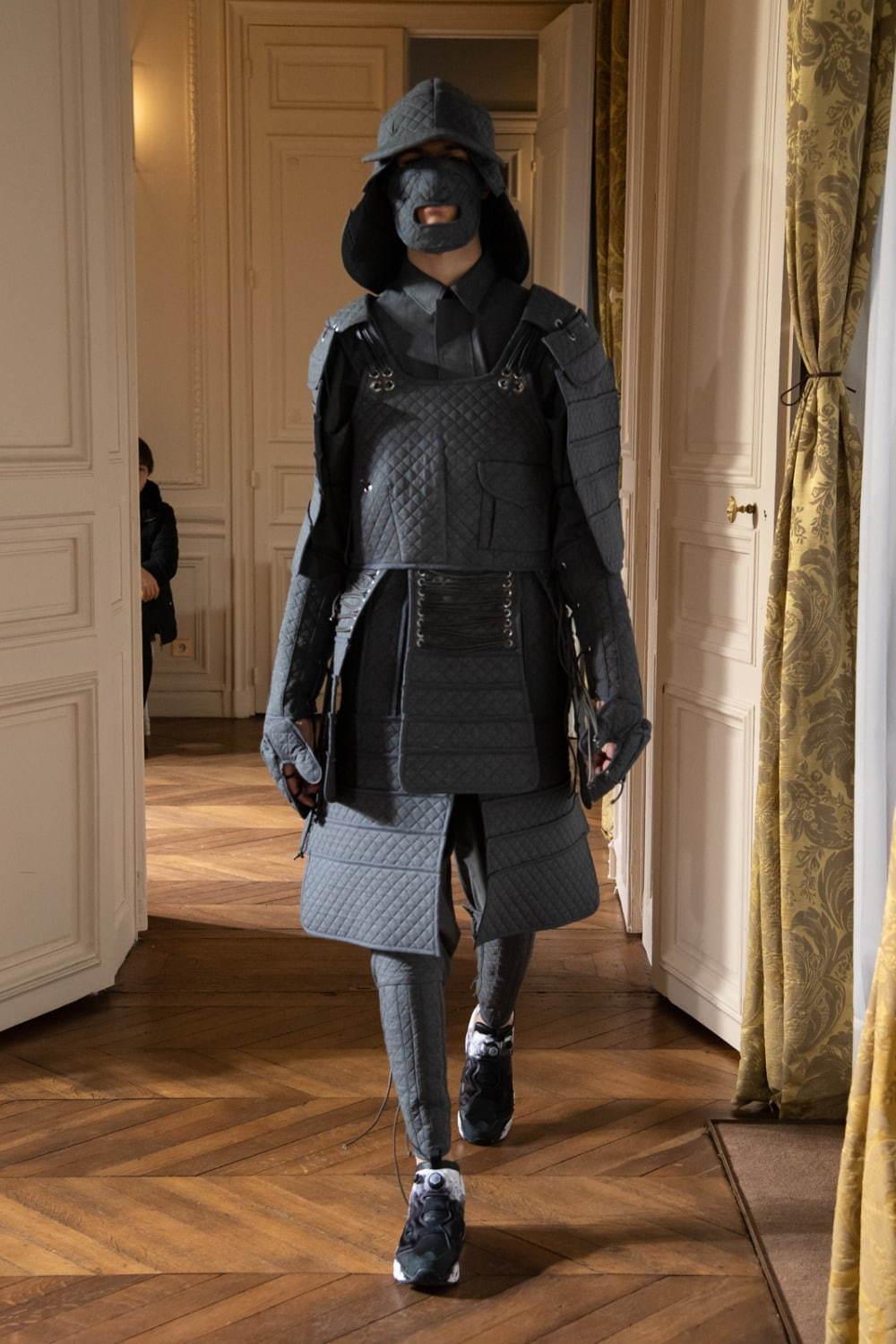 ヨシオクボ 2020-21年秋冬コレクション - 現代男性へ捧げる新戦闘服「モダン鎧」 コピー ヨシオクボ 2020-21年秋冬コレクション - 現代男性へ捧げる新戦闘服「モダン鎧」 コピー