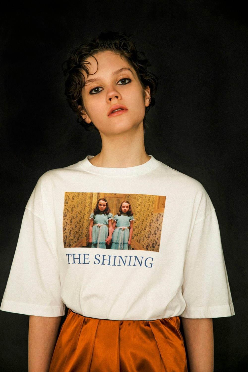 ファーファー×映画『シャイニング』、双子少女のプリントTシャツや237号室カーペット柄ワンピース コピー ファーファー×映画『シャイニング』、双子少女のプリントTシャツや237号室カーペット柄ワンピース コピー
