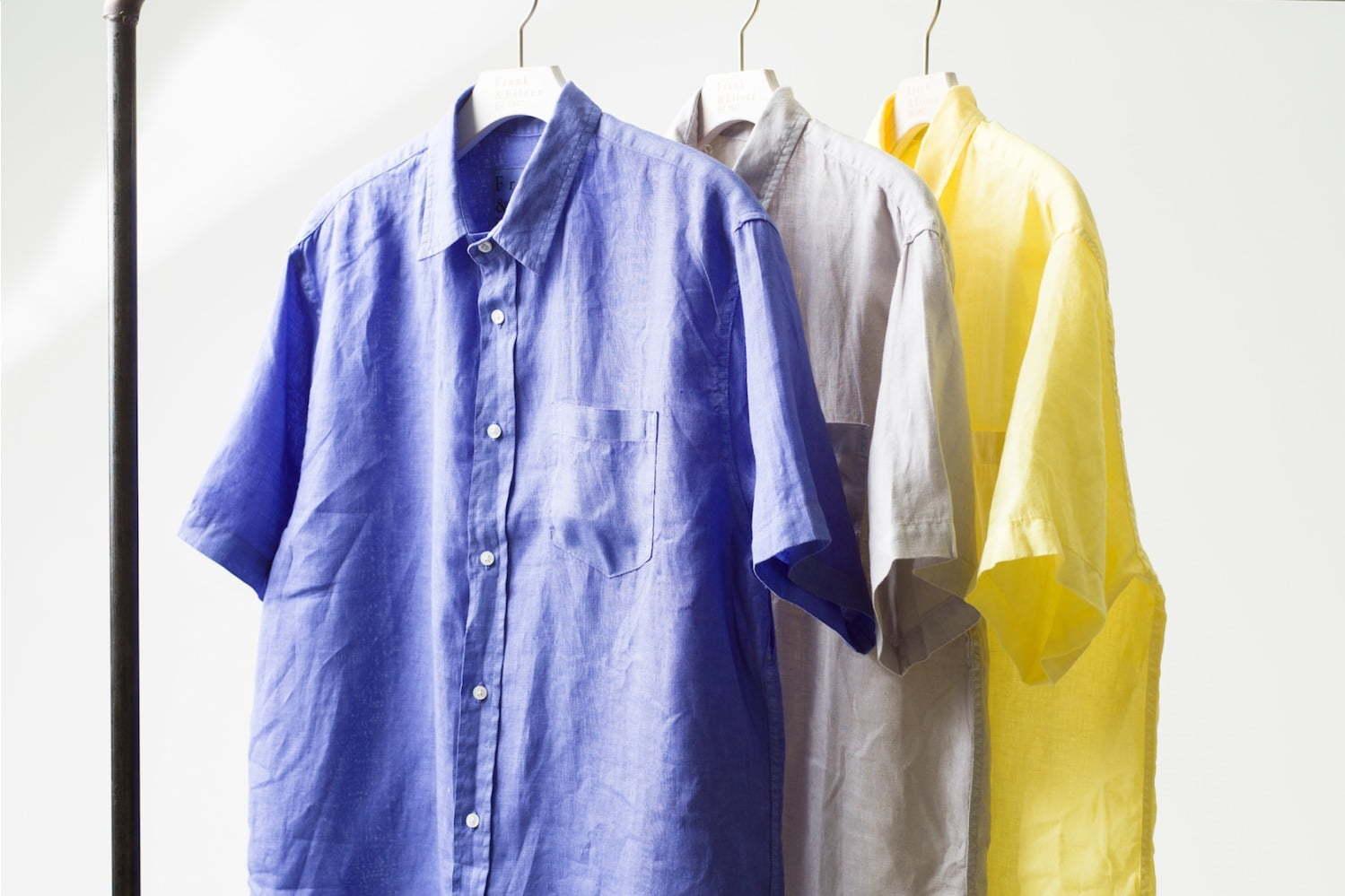 フランク＆アイリーン千駄ヶ谷店限定の半袖シャツ、独特なシワ感の明るいイエローやパープル 