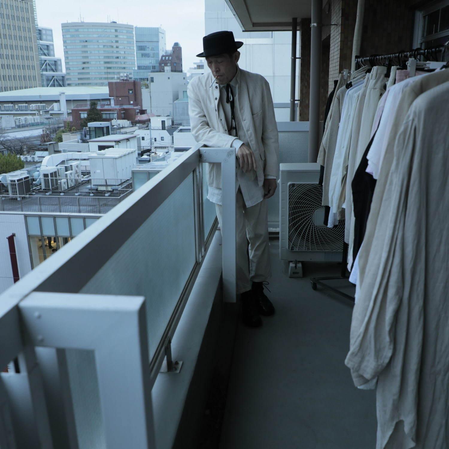 スズキタカユキ新作メンズスーツ“アンティーク風”や花びら刺繍入り、嶋田久作や田中要次がモデルに コピー スズキタカユキ新作メンズスーツ“アンティーク風”や花びら刺繍入り、嶋田久作や田中要次がモデルに コピー