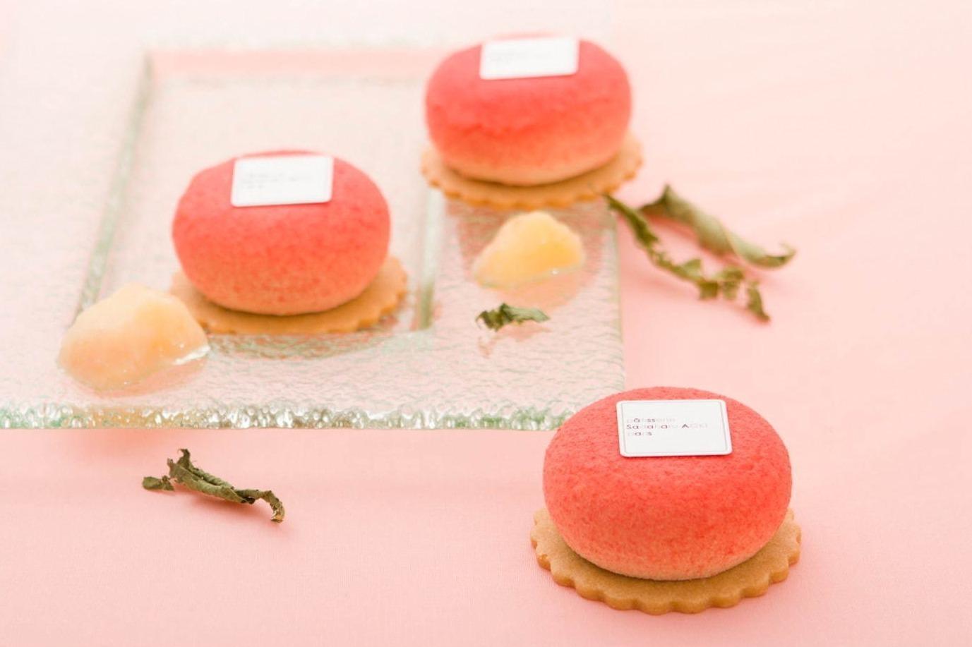 サダハル・アオキ2020年夏の新作“桃”ケーキ、ハーブティーのクレームブリュレをイン 