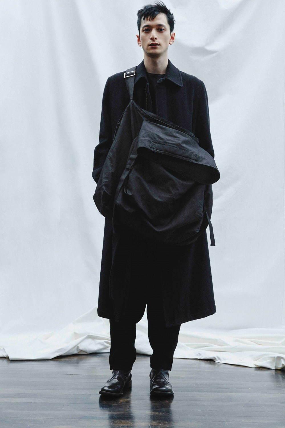 ディスコード ヨウジヤマモト新作“衣服として纏う”バッグ、ポンチョ風や身体に沿う3WAY コピー ディスコード ヨウジヤマモト新作“衣服として纏う”バッグ、ポンチョ風や身体に沿う3WAY コピー