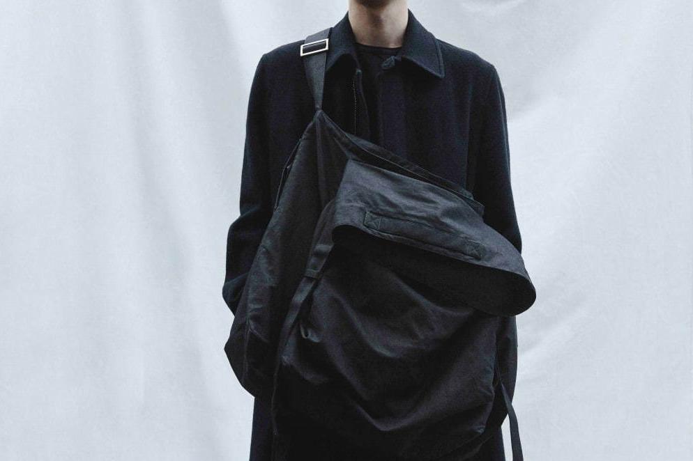 ディスコード ヨウジヤマモト新作“衣服として纏う”バッグ、ポンチョ風や身体に沿う3WAY 