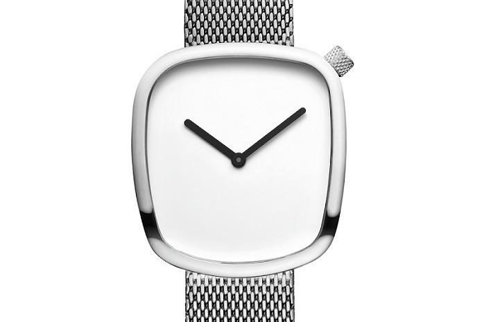 ベーリングの新作腕時計「ぺブルウオッチ」“小石”から着想した有機的なフォルム 