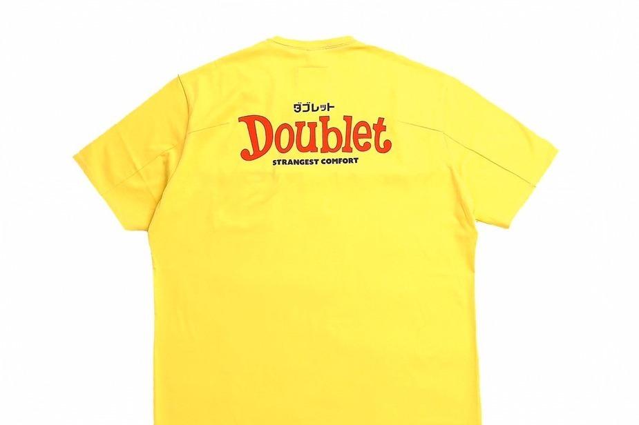 ダブレット×ウィズム“ファミレス”ユニフォーム風Tシャツ、紙ナプキン風ハンカチのプレゼントも 