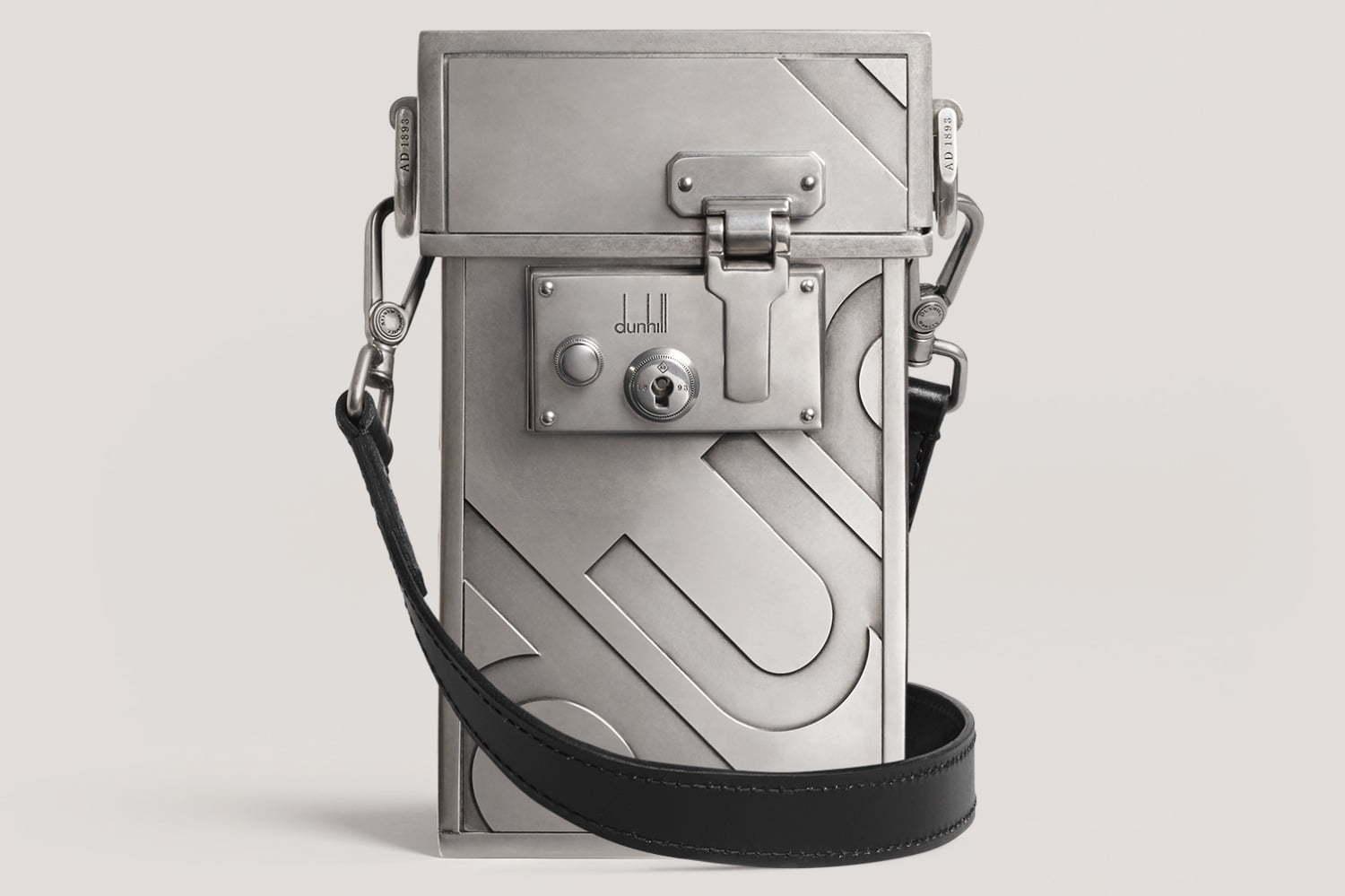 ダンヒルからアタッシュケース着想「ロックバッグ」“真鍮の鍵”で開閉、経年変化を楽しむレザーで 