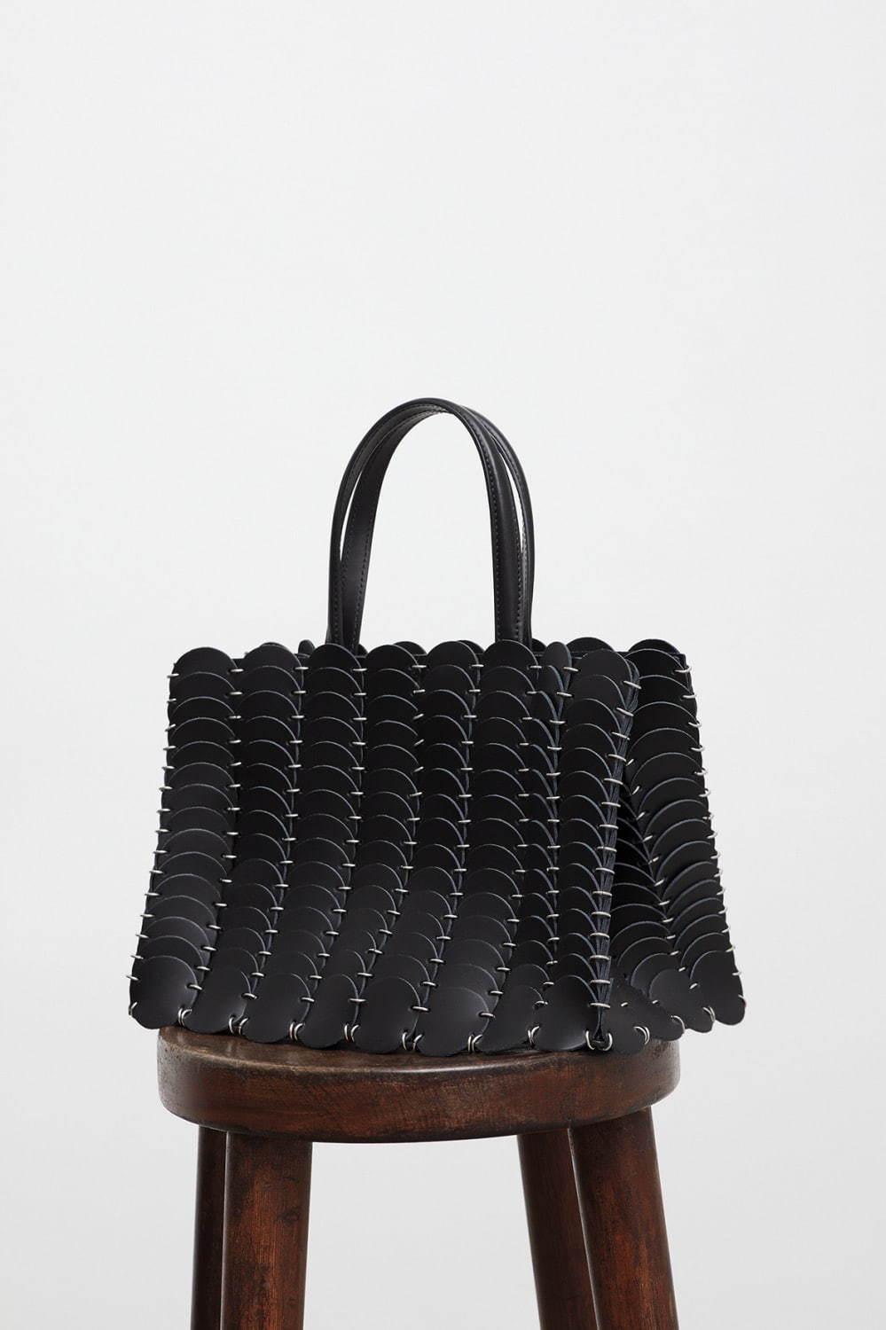 パコ ラバンヌの新作バッグ「パコイオ」レザーの円形パーツから構築 コピー