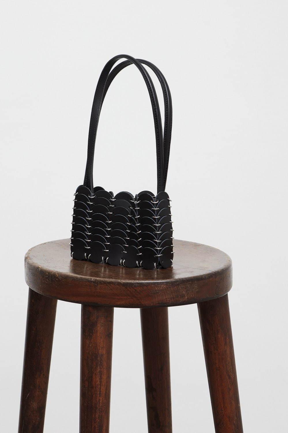 パコ ラバンヌの新作バッグ「パコイオ」レザーの円形パーツから構築 コピー