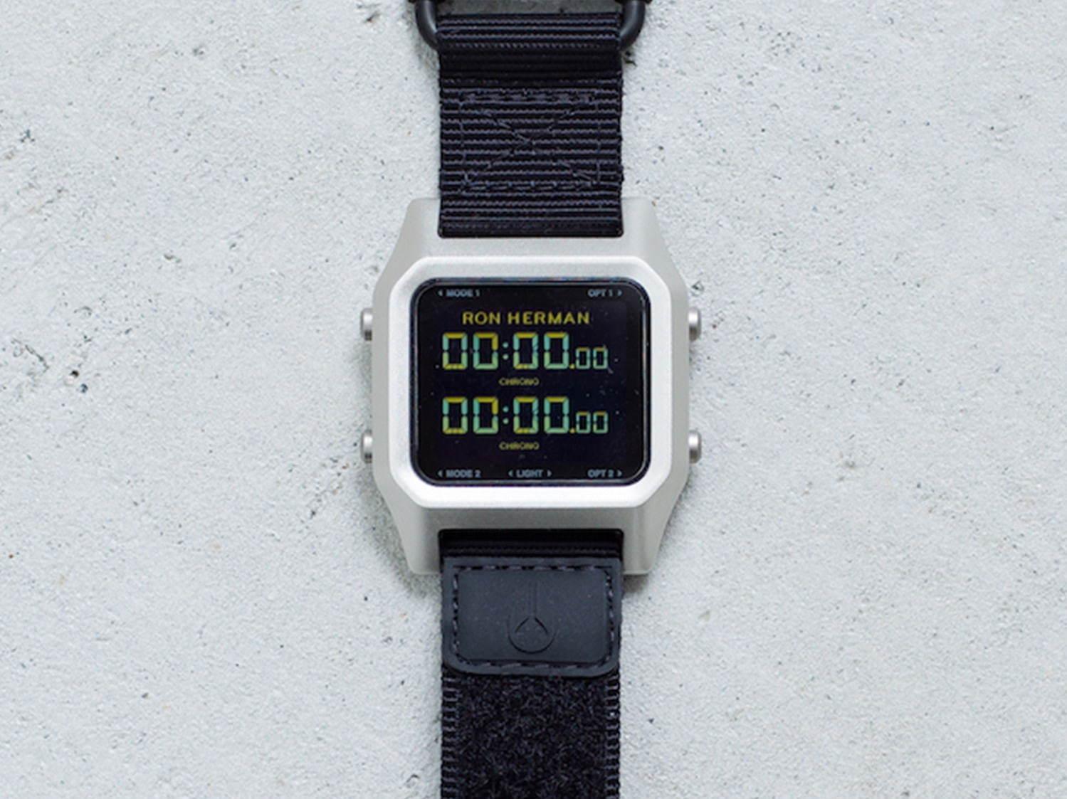 ニクソン×RHC ロンハーマンの新作腕時計、シルバーの超薄型ケース&カスタマイズ可能な液晶画面 コピー