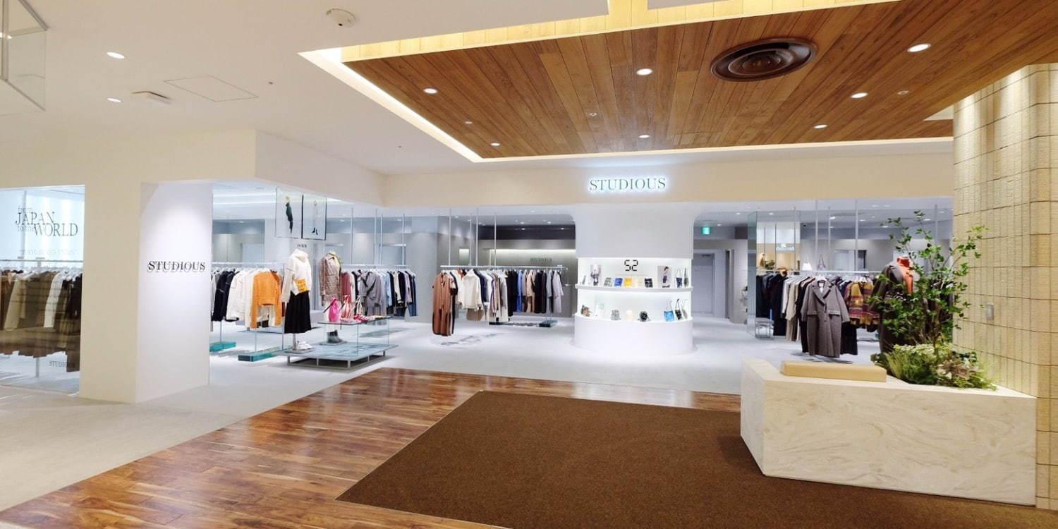 アキラナカの限定プリーツワンピースなど、ステュディオス ウィメンズの心斎橋パルコ新店舗で コピー アキラナカの限定プリーツワンピースなど、ステュディオス ウィメンズの心斎橋パルコ新店舗で コピー