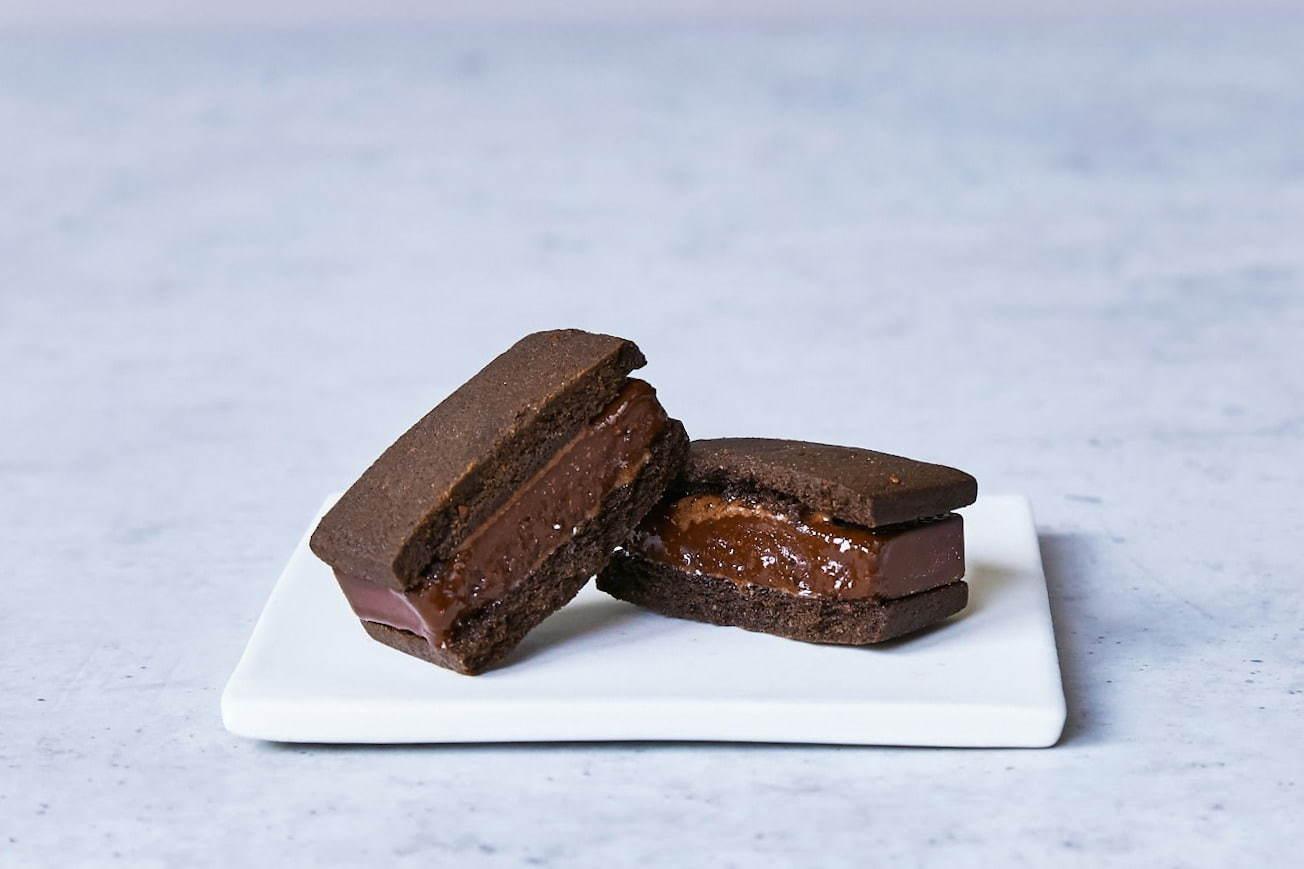 ミニマルの「チョコレートサンドクッキー」カカオの香りをダイレクトに味わえる本格派焼き菓子 コピー