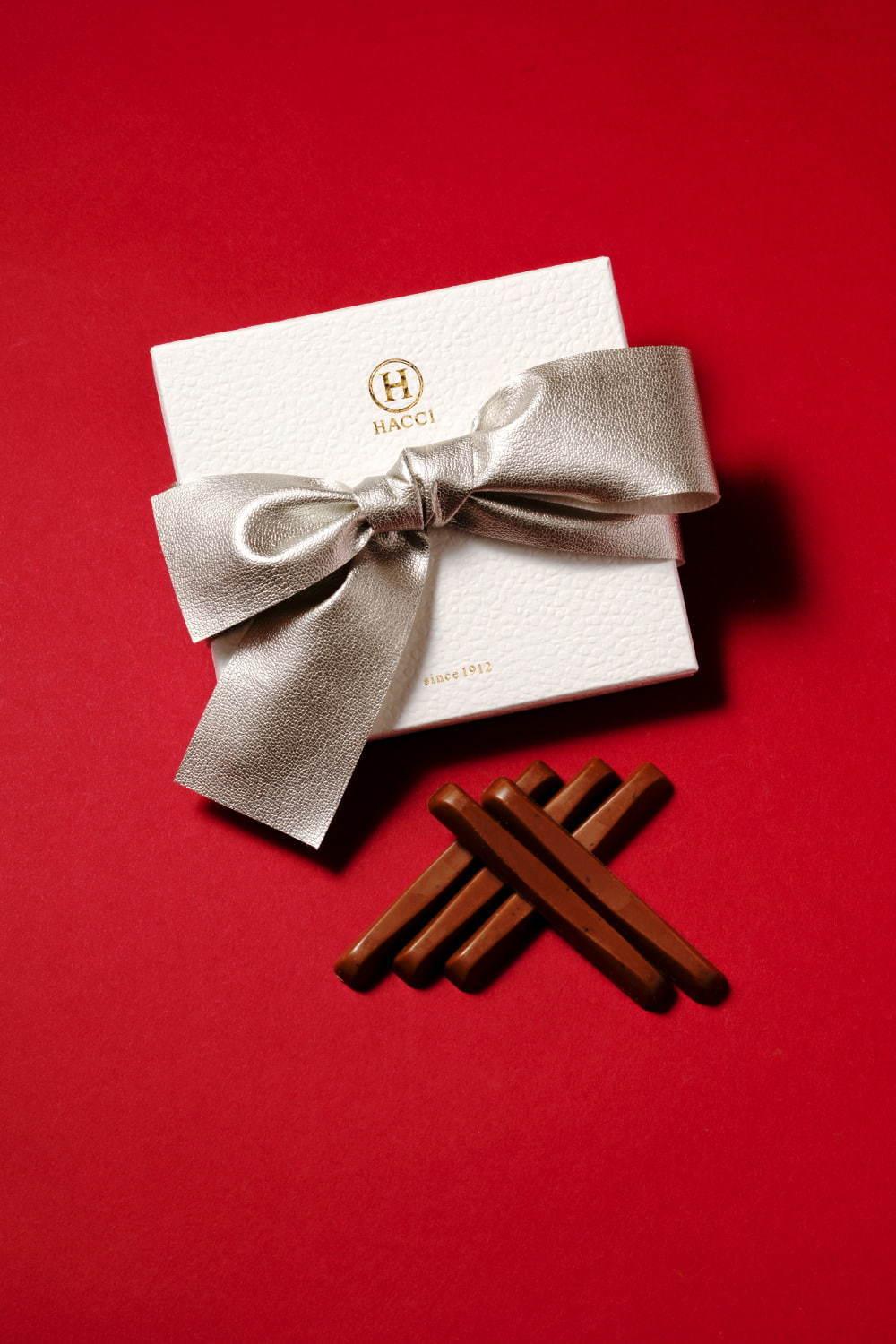 HACCIの冬限定スイーツ、ドレスやリップモチーフの蜂蜜チョコをクローゼット型BOXに詰めて コピー